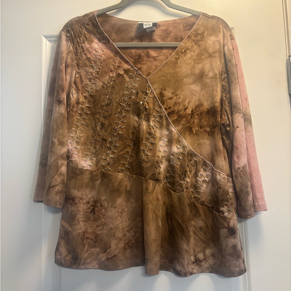 Y2K vintage Studio 1940 Women’s Brown Tie-Dye Embellished V-Neck Top Size 18/20